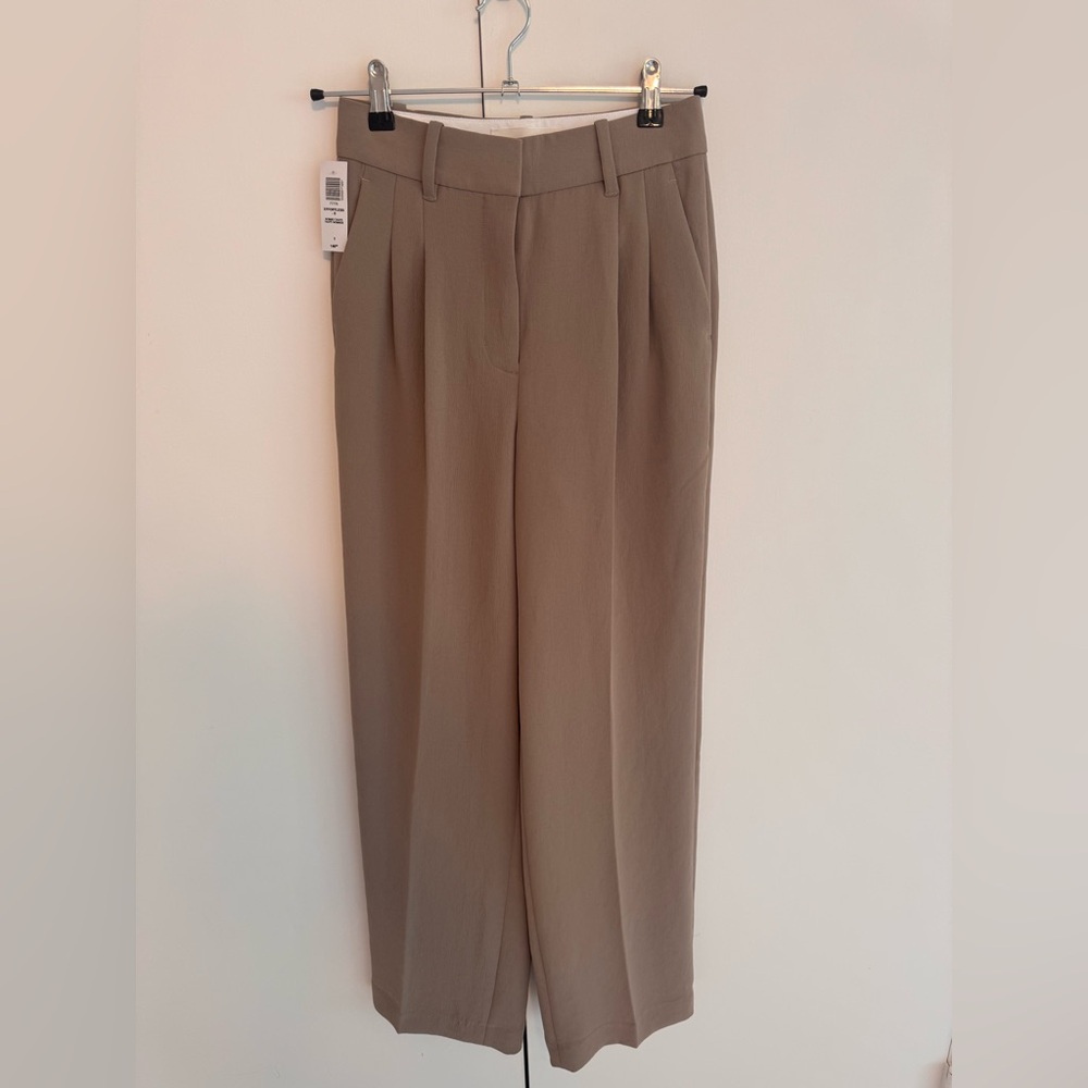 NWT!! Aritzia Effortless Pant size 0